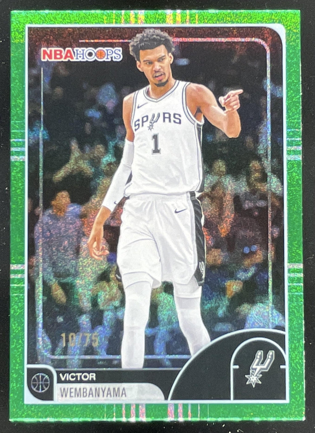 2025-26 Topps Hoops Pixel Burst Green #30 Victor Wembanyama /75 product image 1, provided for visual reference and product